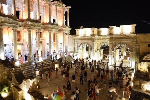 GECE MÜZECİLİĞİ 1 MİLYONU AŞTI! 20 MÜZE VE ÖREN YERİNDE YENİ SEZON BAŞLADI